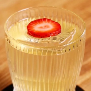 Strawberry, Vanilla & Amaretto Milk Punch