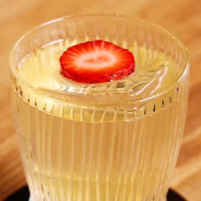 Strawberry, Vanilla & Amaretto Milk Punch